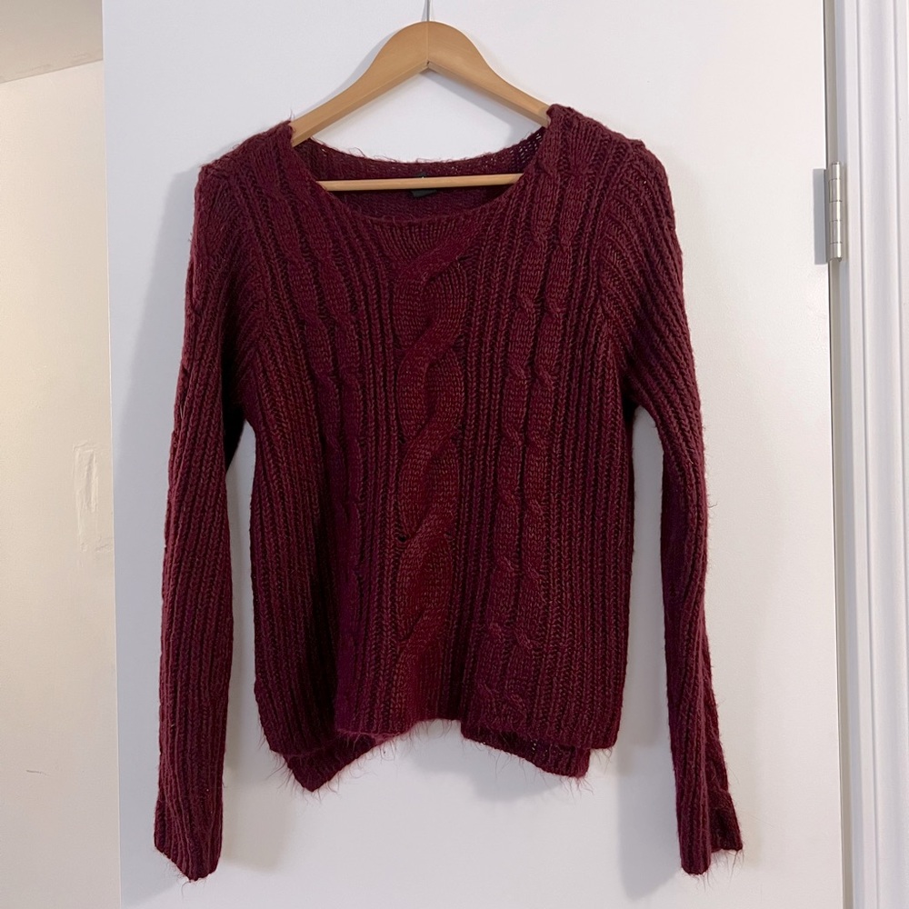 Maroon knitted sweater